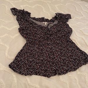 MAURICES blouse with ruffled neck and tie. Size M